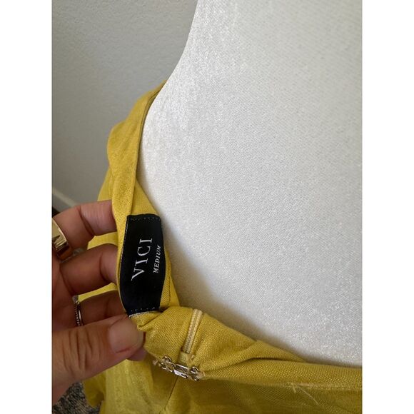 VICI Linen Rayon Yellow Cut Out Twist Front Dress Size Medium - Picture 9 of 11